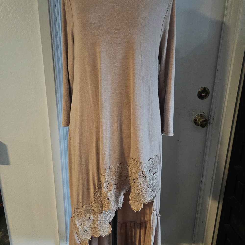 Gimmicks by BKE Dusty Pink Lace Midi Dress